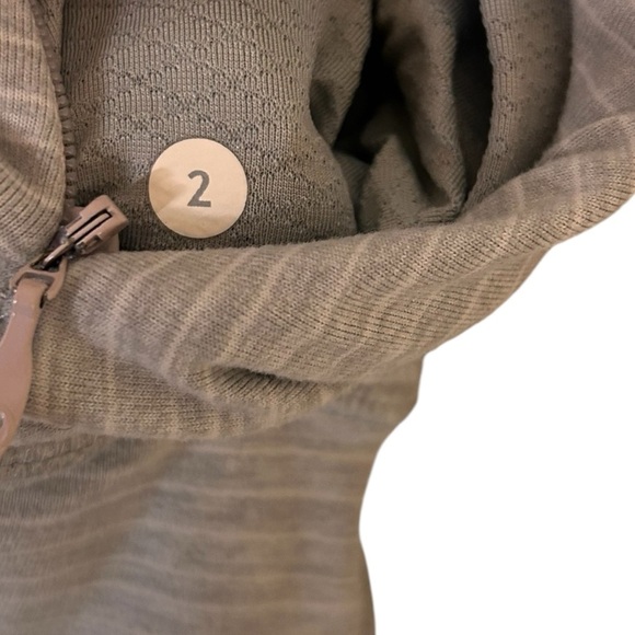 Lululemon Think Fast Long Sleeve- Long Sleeve Running Shirt- Size 2 - Picture 12 of 14